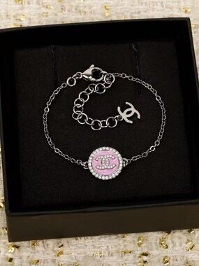 🍈🍈Chanel Pink Enamel & Full-Pavé Double-C Round Medallion Bracelet🧀